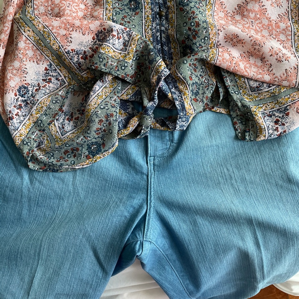 NWT NYDJ light weight Chambray Straight Leg Denim